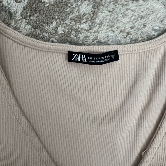 Zara Tee - Picture 2 of 3